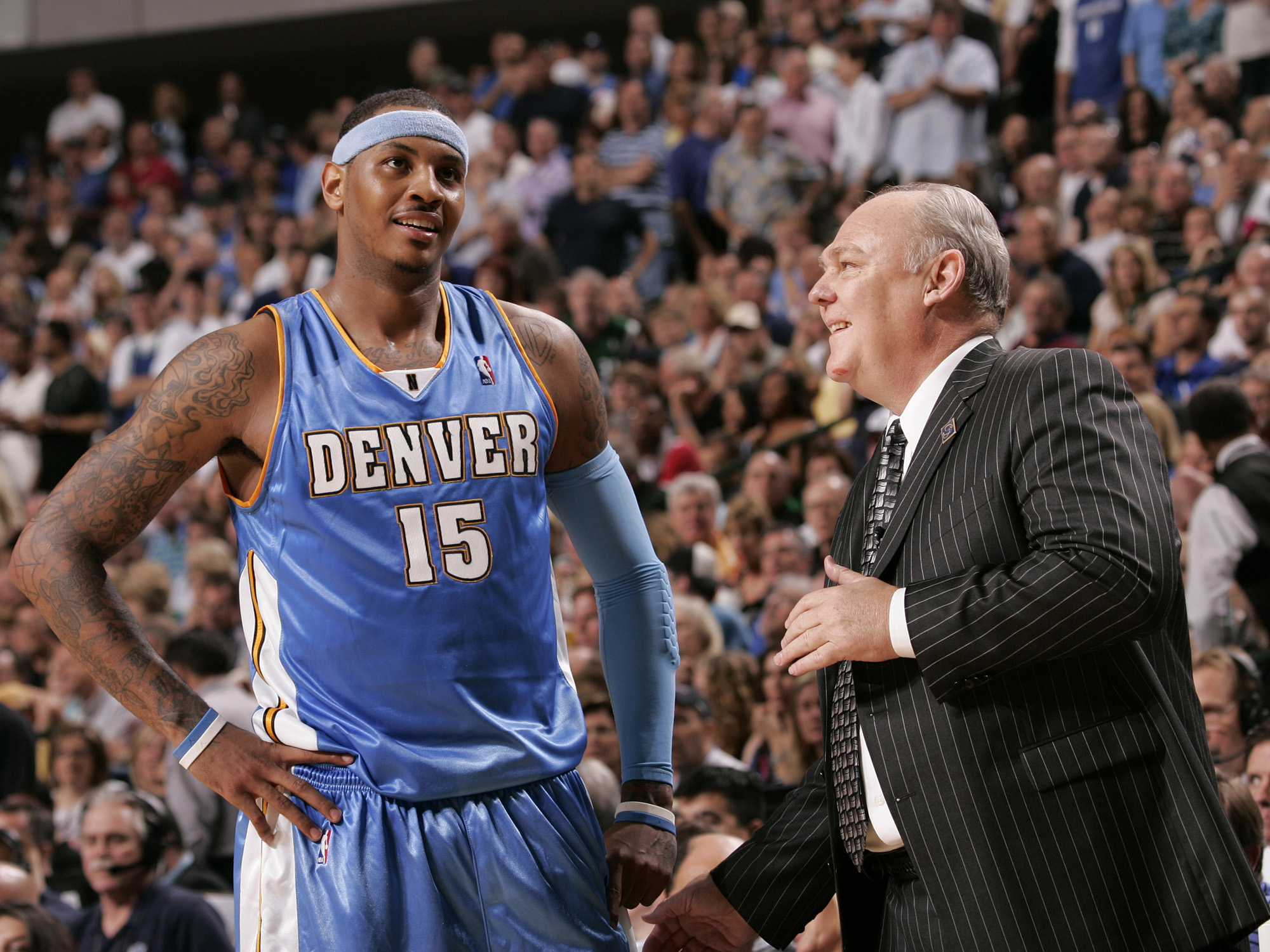 并随着行动 并随着行动